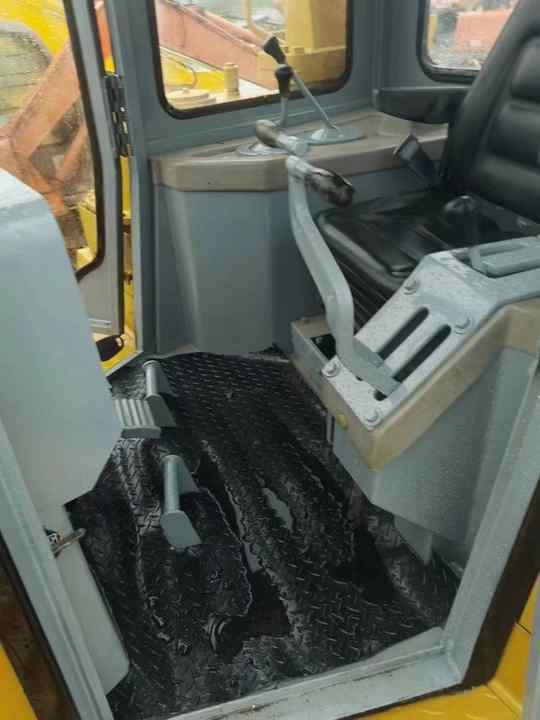 CAT D8R 90% New Bulldozer, Powerful, Low Price, and Very Good Quality - Bulldozer: das Bild 2 CAT D8R 90% New Bulldozer, Powerful, Low Price, and Very Good Quality - Bulldozer: das Bild 2