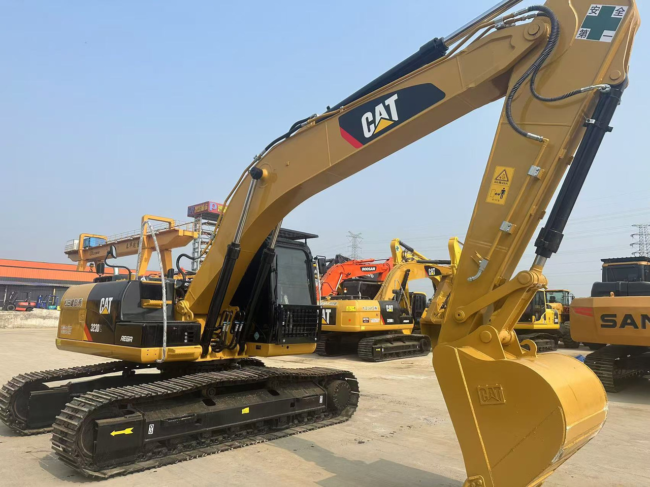 CATERPILLAR Used Digger CAT 323DL Construction Machinery Construction Digger Used CAT 323DL Cheap Excavator - Kettenbagger: das Bild 2 CATERPILLAR Used Digger CAT 323DL Construction Machinery Construction Digger Used CAT 323DL Cheap Excavator - Kettenbagger: das Bild 2