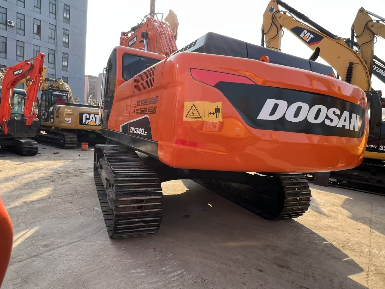 Kettenbagger DOOSAN DX340 crawl excavator for sale in good price many units in stock: das Bild 6