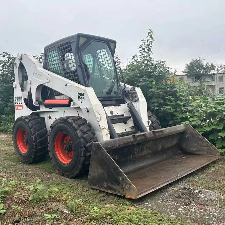 Second Hand BOBCAT S300 Skid-steer Loader with Very Good Performance Is for Sale at a Low Price - Kompaktlader: das Bild 1 Second Hand BOBCAT S300 Skid-steer Loader with Very Good Performance Is for Sale at a Low Price - Kompaktlader: das Bild 1