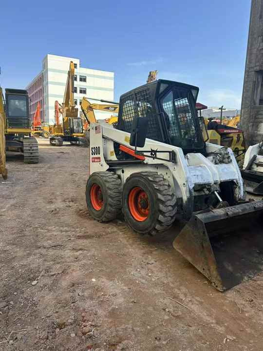 Second Hand BOBCAT S300 Skid-steer Loader with Very Good Performance Is for Sale at a Low Price - Kompaktlader: das Bild 3 Second Hand BOBCAT S300 Skid-steer Loader with Very Good Performance Is for Sale at a Low Price - Kompaktlader: das Bild 3