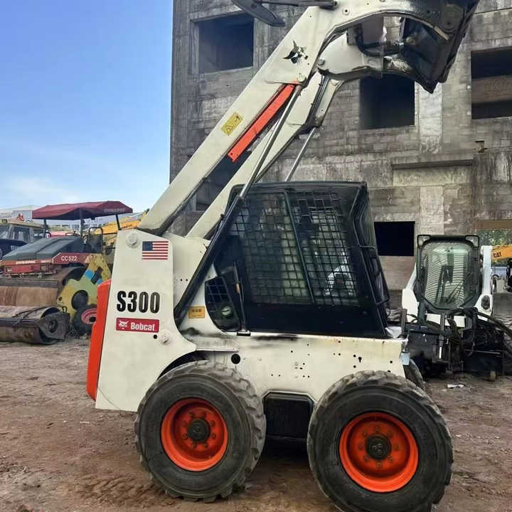 Second Hand BOBCAT S300 Skid-steer Loader with Very Good Performance Is for Sale at a Low Price - Kompaktlader: das Bild 1 Second Hand BOBCAT S300 Skid-steer Loader with Very Good Performance Is for Sale at a Low Price - Kompaktlader: das Bild 1