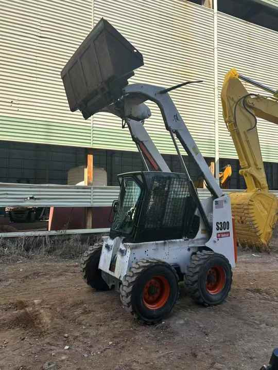 Second Hand BOBCAT S300 Skid-steer Loader with Very Good Performance Is for Sale at a Low Price - Kompaktlader: das Bild 5 Second Hand BOBCAT S300 Skid-steer Loader with Very Good Performance Is for Sale at a Low Price - Kompaktlader: das Bild 5