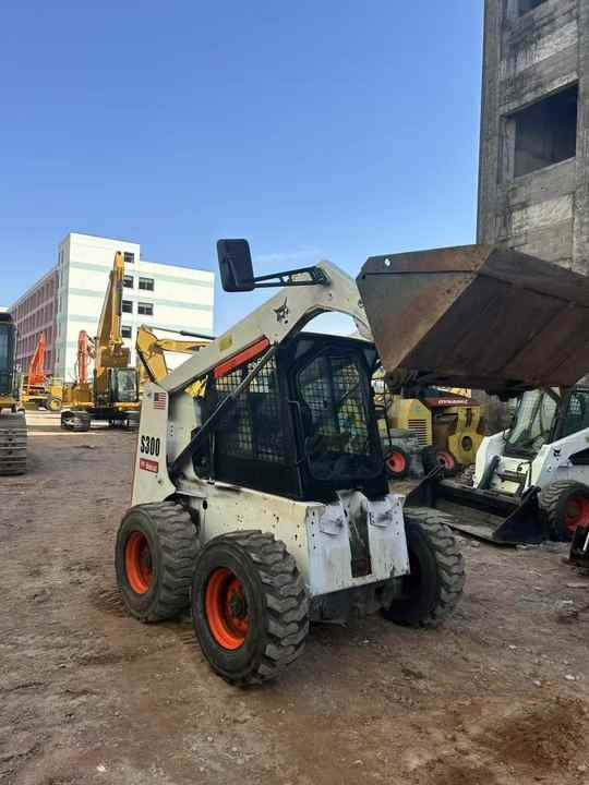 Second Hand BOBCAT S300 Skid-steer Loader with Very Good Performance Is for Sale at a Low Price - Kompaktlader: das Bild 4 Second Hand BOBCAT S300 Skid-steer Loader with Very Good Performance Is for Sale at a Low Price - Kompaktlader: das Bild 4