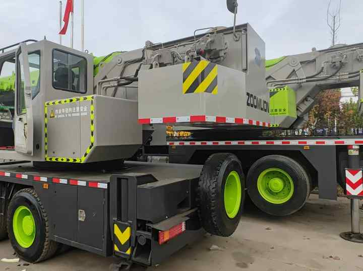 Second Hand ZOOMLION 25 Ton ZTC250V531 30 Ton ZTC300V532 70 Ton ZTC700H6 Hydraulmic Mobile Truck Crane on Sale - Mobilkran: das Bild 5 Second Hand ZOOMLION 25 Ton ZTC250V531 30 Ton ZTC300V532 70 Ton ZTC700H6 Hydraulmic Mobile Truck Crane on Sale - Mobilkran: das Bild 5