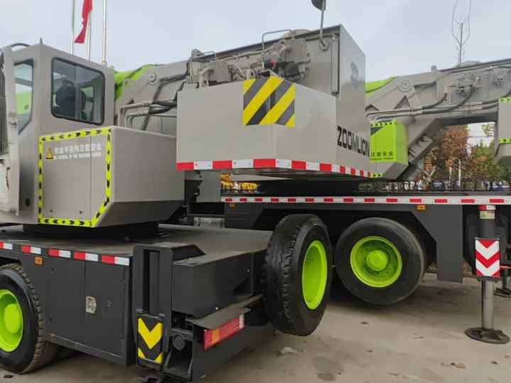 Second Hand ZOOMLION 25 Ton ZTC250V531 30 Ton ZTC300V532 70 Ton ZTC700H6 Hydraulmic Mobile Truck Crane on Sale - Mobilkran: das Bild 4 Second Hand ZOOMLION 25 Ton ZTC250V531 30 Ton ZTC300V532 70 Ton ZTC700H6 Hydraulmic Mobile Truck Crane on Sale - Mobilkran: das Bild 4