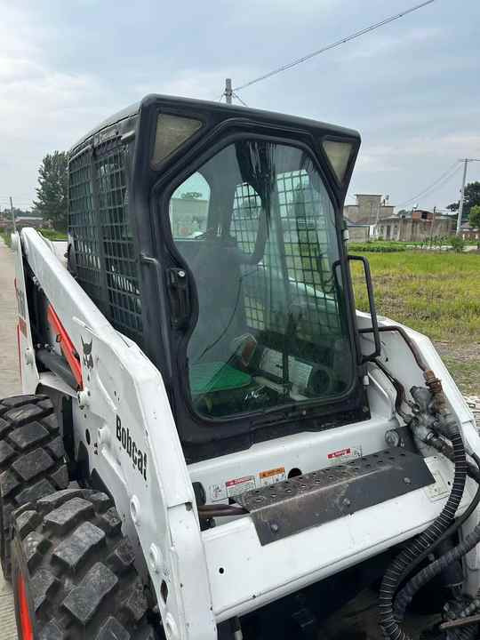 USED BOBCAT S160 Skid-steer Loader Bobcat S160 Carry Sweeper with Very Good Performance Is for Sale at a Low Price. - Kompaktlader: das Bild 3 USED BOBCAT S160 Skid-steer Loader Bobcat S160 Carry Sweeper with Very Good Performance Is for Sale at a Low Price. - Kompaktlader: das Bild 3