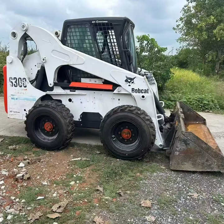 USED BOBCAT S300 Skid-steer Loader with Very Good Performance Is for Sale at a Low Price. S160/s185/s220/330 in Stock - Kompaktlader: das Bild 1 USED BOBCAT S300 Skid-steer Loader with Very Good Performance Is for Sale at a Low Price. S160/s185/s220/330 in Stock - Kompaktlader: das Bild 1