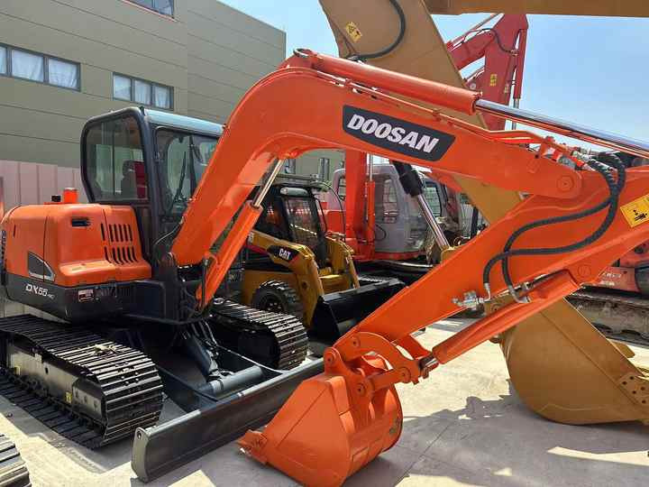 USED Doosan Dx55 Mini Excavator with Good Condition for Sale - Minibagger: das Bild 4 USED Doosan Dx55 Mini Excavator with Good Condition for Sale - Minibagger: das Bild 4