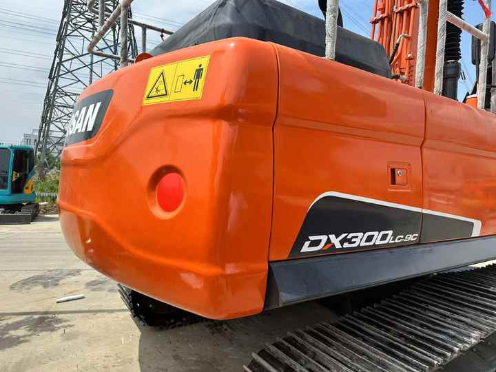 Used Digger DOOSAN DX300 Construction Machinery Construction Digger Used DOOSAN DX300 Cheap Excavator - Kettenbagger: das Bild 5 Used Digger DOOSAN DX300 Construction Machinery Construction Digger Used DOOSAN DX300 Cheap Excavator - Kettenbagger: das Bild 5