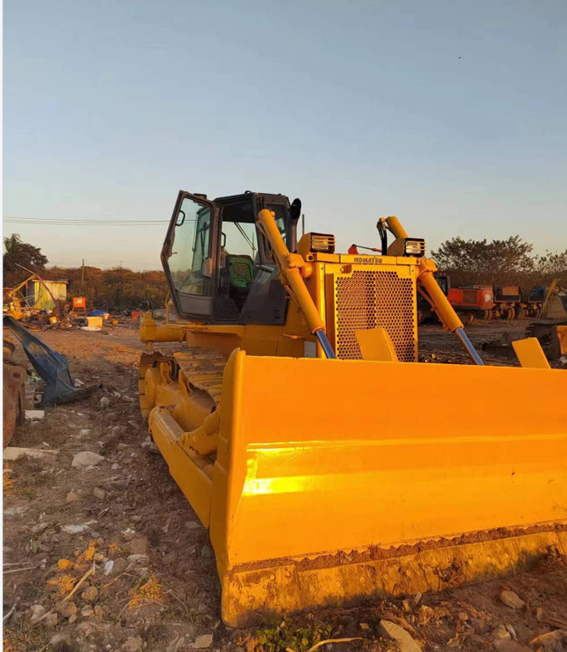 Used Famous Brand Komatsu D85 Bulldozer ,Used komatsu D85 Bulldozer in Cheaper Price and komatsu D85 for Sale - Bulldozer: das Bild 1 Used Famous Brand Komatsu D85 Bulldozer ,Used komatsu D85 Bulldozer in Cheaper Price and komatsu D85 for Sale - Bulldozer: das Bild 1