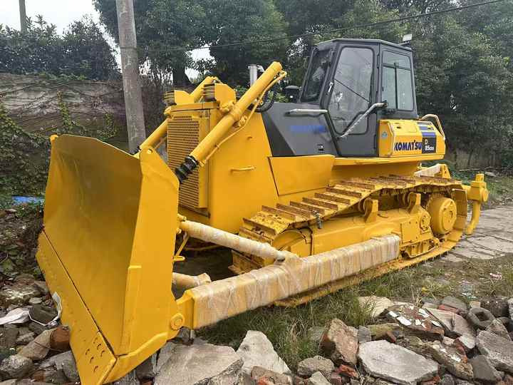 Used Japan Komatsu D85ESS Dozer with Ripper Komatsu D85 Crawler Bulldozer with Excellent Performance Low Price for Sale - Bulldozer: das Bild 2 Used Japan Komatsu D85ESS Dozer with Ripper Komatsu D85 Crawler Bulldozer with Excellent Performance Low Price for Sale - Bulldozer: das Bild 2