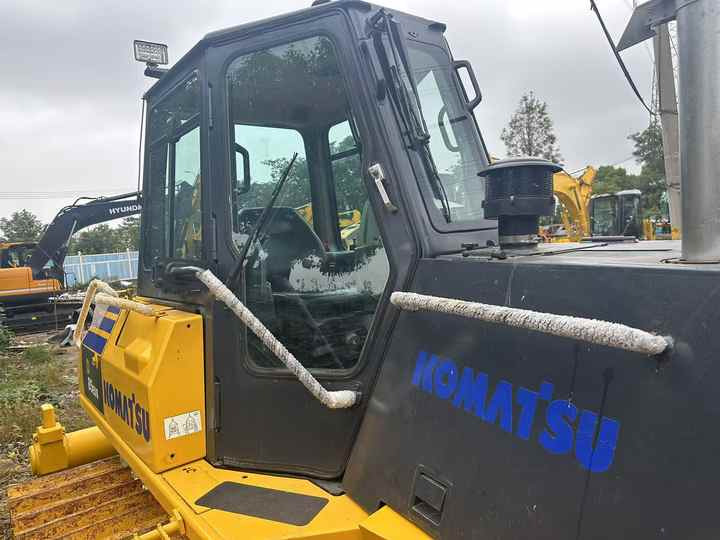 Used Japan Komatsu D85ESS Dozer with Ripper Komatsu D85 Crawler Bulldozer with Excellent Performance Low Price for Sale - Bulldozer: das Bild 5 Used Japan Komatsu D85ESS Dozer with Ripper Komatsu D85 Crawler Bulldozer with Excellent Performance Low Price for Sale - Bulldozer: das Bild 5