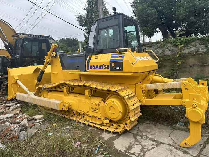 Used Japan Komatsu D85ESS Dozer with Ripper Komatsu D85 Crawler Bulldozer with Excellent Performance Low Price for Sale - Bulldozer: das Bild 3 Used Japan Komatsu D85ESS Dozer with Ripper Komatsu D85 Crawler Bulldozer with Excellent Performance Low Price for Sale - Bulldozer: das Bild 3