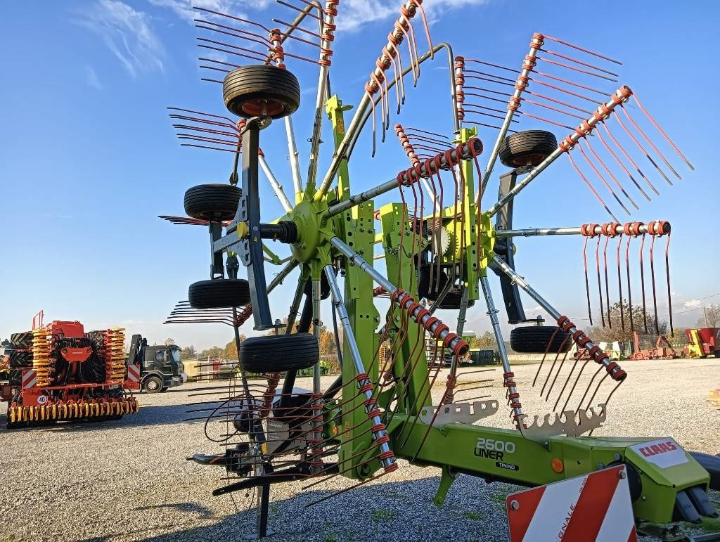 Claas LINER 2600 TREND - Heuwender/ Wenderechen: das Bild 2 Claas LINER 2600 TREND - Heuwender/ Wenderechen: das Bild 2