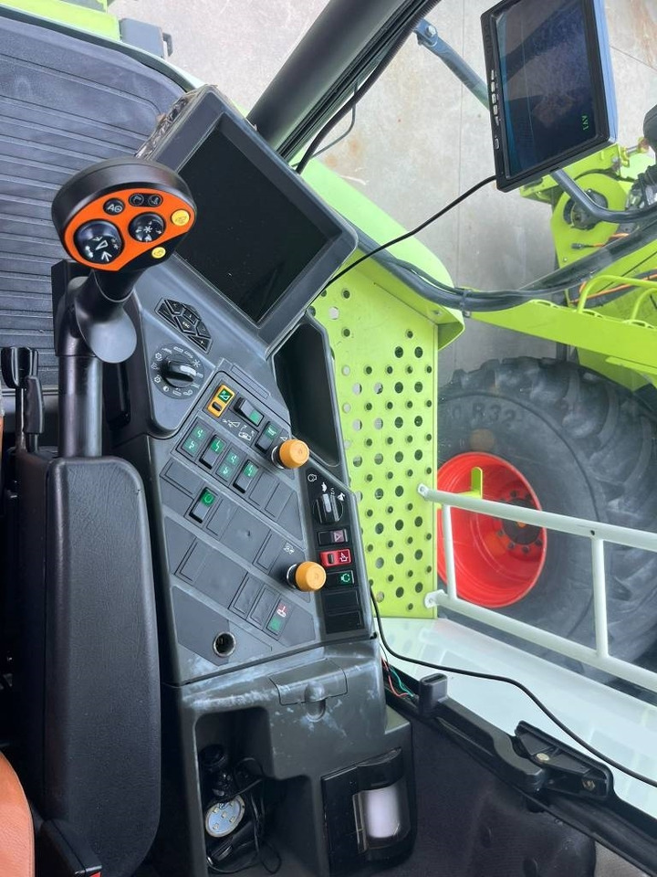 Claas Lexion 560 TT - Mähdrescher: das Bild 2 Claas Lexion 560 TT - Mähdrescher: das Bild 2
