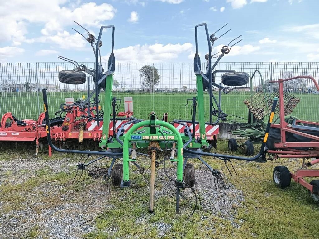 Deutz-fahr 5521 - Ballenwickelgerät: das Bild 1 Deutz-fahr 5521 - Ballenwickelgerät: das Bild 1