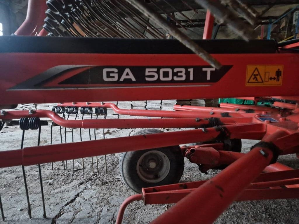 Kuhn 5031T - Heuwender/ Wenderechen: das Bild 5 Kuhn 5031T - Heuwender/ Wenderechen: das Bild 5