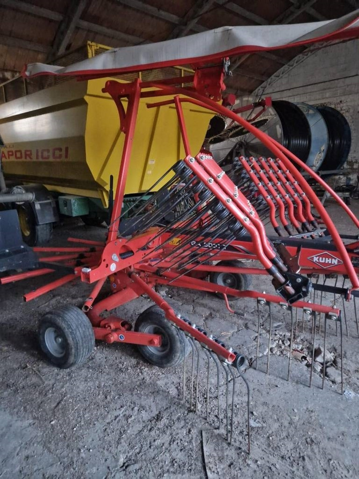 Kuhn 5031T - Heuwender/ Wenderechen: das Bild 2 Kuhn 5031T - Heuwender/ Wenderechen: das Bild 2