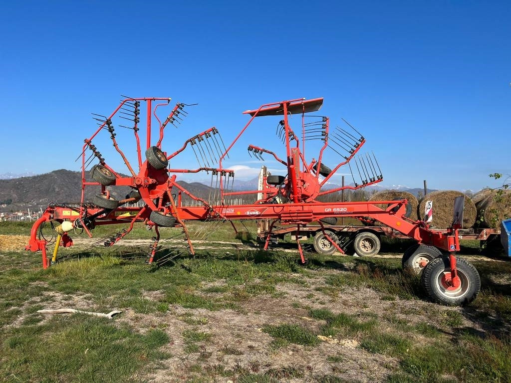 Kuhn 6520 - Ballenwickelgerät: das Bild 1 Kuhn 6520 - Ballenwickelgerät: das Bild 1