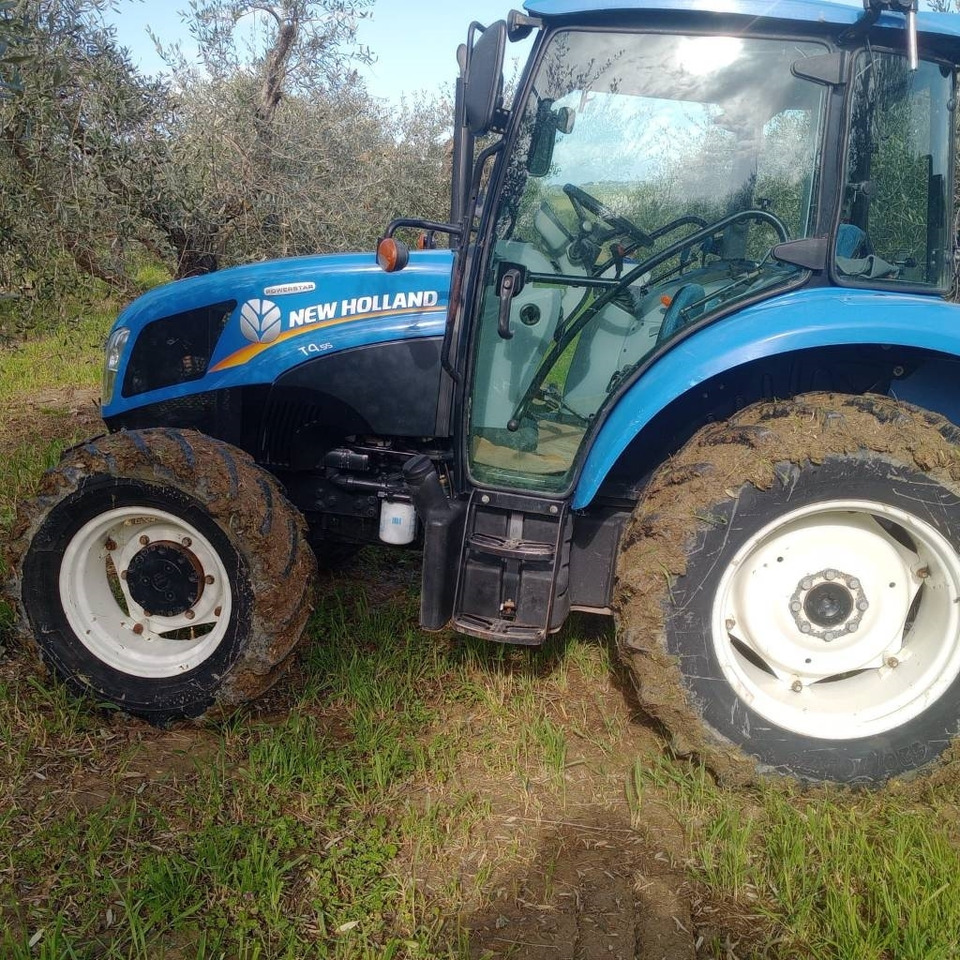New Holland T 4.55 - Traktor: das Bild 2 New Holland T 4.55 - Traktor: das Bild 2