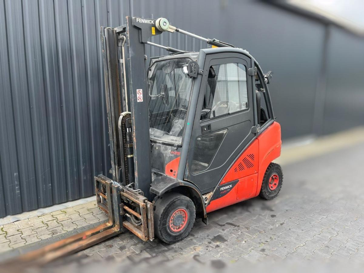 Fenwick H25T-02 - Treibgasstapler: das Bild 1 Fenwick H25T-02 - Treibgasstapler: das Bild 1