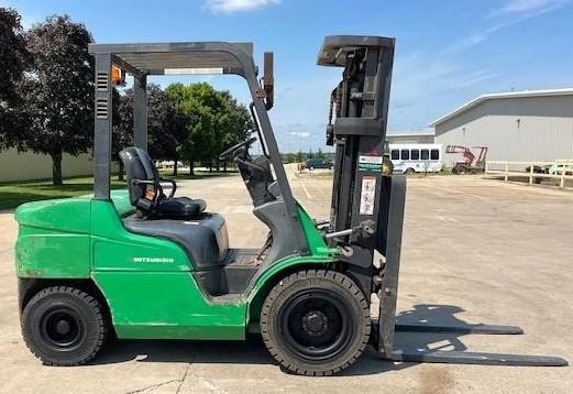 Mitsubishi Chariot élévateur diesel FD30N fenwick - Dieselstapler: das Bild 2 Mitsubishi Chariot élévateur diesel FD30N fenwick - Dieselstapler: das Bild 2