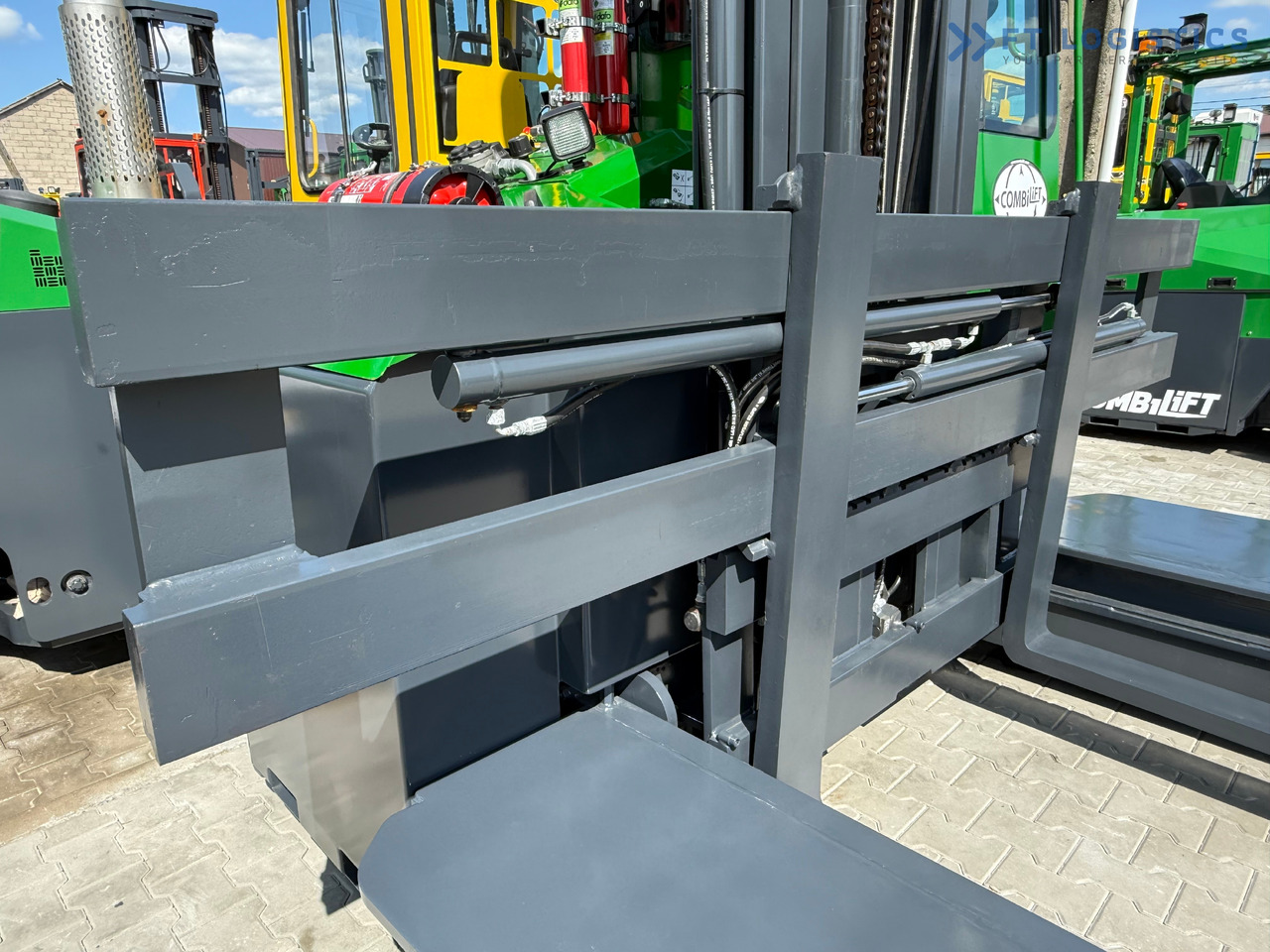 COMBILIFT C5000E / ELECTRIC / TRIPLEX 8300MM / FULL FREE LIFT / WIDE POSITIONER / FORK SIDESHIFT / BATTERY LIKE NEW - Vierwegstapler: das Bild 5 COMBILIFT C5000E / ELECTRIC / TRIPLEX 8300MM / FULL FREE LIFT / WIDE POSITIONER / FORK SIDESHIFT / BATTERY LIKE NEW - Vierwegstapler: das Bild 5