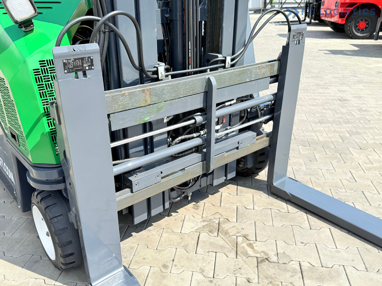 COMBILIFT CB2500 / DIESEL / EXTENDABLE FORKS / TRIPLEX / 5500MM / FREE LIFT / SIDE SHIFT / FORK POSITIONER / LIKE NEW - Vierwegstapler: das Bild 5 COMBILIFT CB2500 / DIESEL / EXTENDABLE FORKS / TRIPLEX / 5500MM / FREE LIFT / SIDE SHIFT / FORK POSITIONER / LIKE NEW - Vierwegstapler: das Bild 5