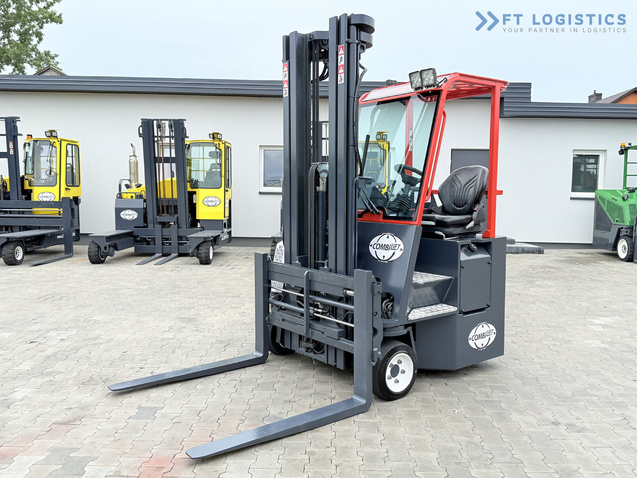COMBILIFT Combilift C3000CB – TRIPLEX 6000mm – Year 2016 / Only 2,161 hours / Free Lift / Fork Positioner / Diesel - Vierwegstapler: das Bild 1 COMBILIFT Combilift C3000CB – TRIPLEX 6000mm – Year 2016 / Only 2,161 hours / Free Lift / Fork Positioner / Diesel - Vierwegstapler: das Bild 1