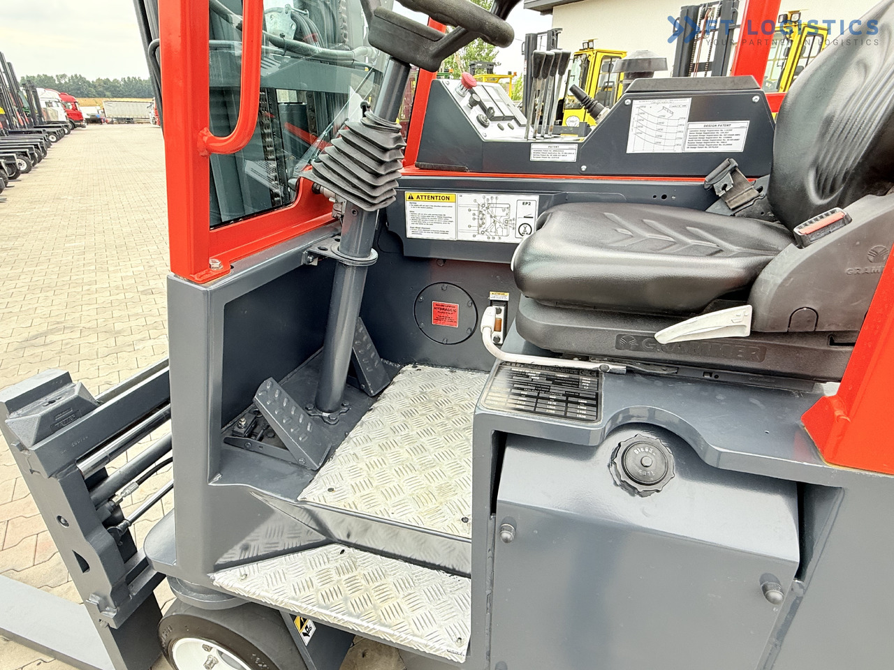 COMBILIFT Combilift C3000CB – TRIPLEX 6000mm – Year 2016 / Only 2,161 hours / Free Lift / Fork Positioner / Diesel - Vierwegstapler: das Bild 5 COMBILIFT Combilift C3000CB – TRIPLEX 6000mm – Year 2016 / Only 2,161 hours / Free Lift / Fork Positioner / Diesel - Vierwegstapler: das Bild 5