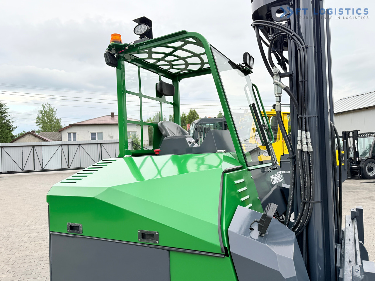 COMBILIFT Combilift CBE4000 / TRIPLEX 5200MM / ELECTRIC / FREE LIFT / FORK POSITIONER / SIDESHIFT / LIKE NEW - Vierwegstapler: das Bild 4 COMBILIFT Combilift CBE4000 / TRIPLEX 5200MM / ELECTRIC / FREE LIFT / FORK POSITIONER / SIDESHIFT / LIKE NEW - Vierwegstapler: das Bild 4
