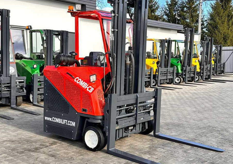 Combilift C3000CB / LPG / TRIPLEX / 5500MM / FREE LIFT / SIDE SHIFT + FORK POSITIONER / LIKE NEW - Vierwegstapler: das Bild 4 Combilift C3000CB / LPG / TRIPLEX / 5500MM / FREE LIFT / SIDE SHIFT + FORK POSITIONER / LIKE NEW - Vierwegstapler: das Bild 4