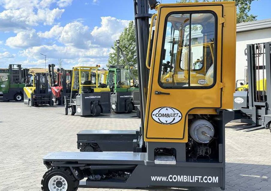Combilift C4000 / GAS / DUPLEX - 4100MM / SIDE SHIFT / FREE LIFT / FULL HEATED CABIN / ONLY 4223 HOURS / CONDITION – LIKE NEW! - Vierwegstapler: das Bild 2 Combilift C4000 / GAS / DUPLEX - 4100MM / SIDE SHIFT / FREE LIFT / FULL HEATED CABIN / ONLY 4223 HOURS / CONDITION – LIKE NEW! - Vierwegstapler: das Bild 2