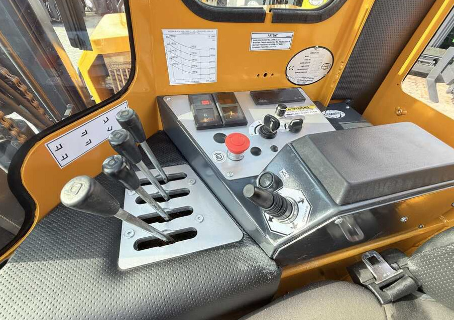 Vierwegstapler Combilift C4000 / GAS / DUPLEX - 4100MM / SIDE SHIFT / FREE LIFT / FULL HEATED CABIN / ONLY 4223 HOURS / CONDITION – LIKE NEW!: das Bild 12