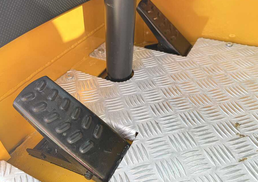 Vierwegstapler Combilift C4000 / GAS / DUPLEX - 4100MM / SIDE SHIFT / FREE LIFT / FULL HEATED CABIN / ONLY 4223 HOURS / CONDITION – LIKE NEW!: das Bild 10