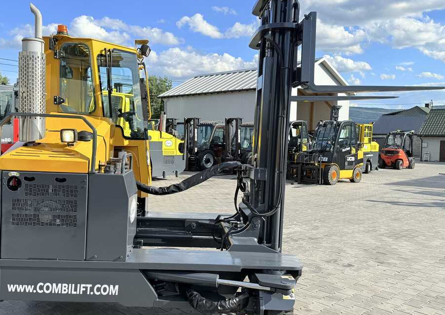 Vierwegstapler Combilift C4000 / GAS / DUPLEX - 4100MM / SIDE SHIFT / FREE LIFT / FULL HEATED CABIN / ONLY 4223 HOURS / CONDITION – LIKE NEW!: das Bild 22
