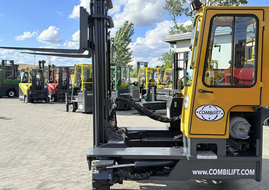 Vierwegstapler Combilift C4000 / GAS / DUPLEX - 4100MM / SIDE SHIFT / FREE LIFT / FULL HEATED CABIN / ONLY 4223 HOURS / CONDITION – LIKE NEW!: das Bild 16