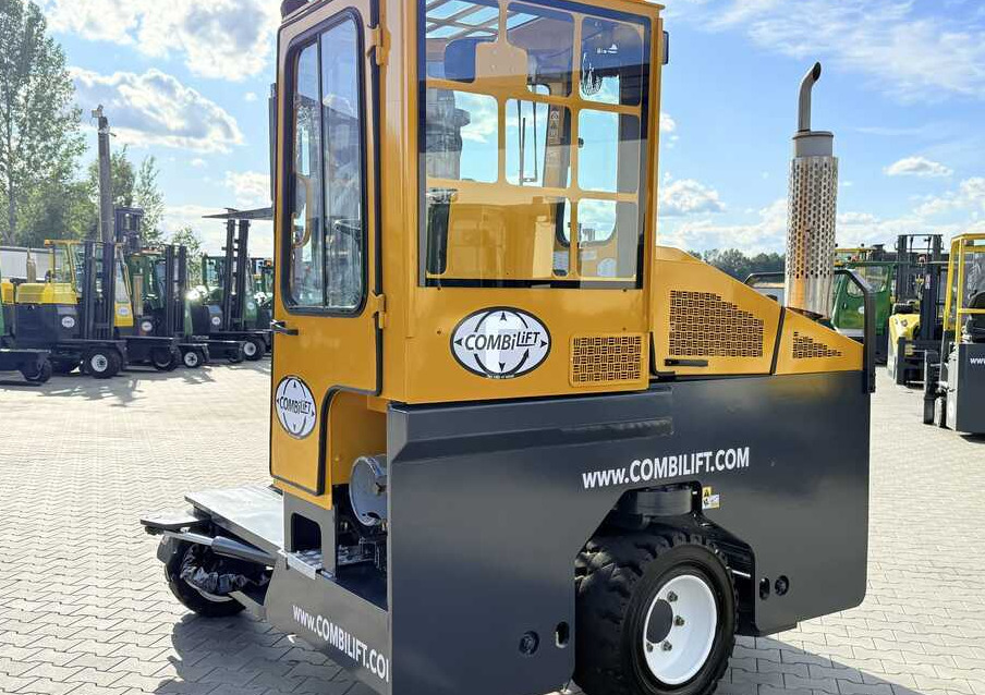 Vierwegstapler Combilift C4000 / GAS / DUPLEX - 4100MM / SIDE SHIFT / FREE LIFT / FULL HEATED CABIN / ONLY 4223 HOURS / CONDITION – LIKE NEW!: das Bild 25