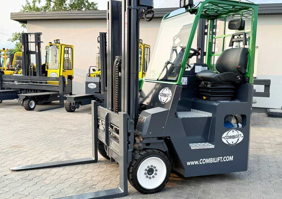 Combilift C4000CB / TRIPLEX - 5200MM / LPG / FREE LIFT / FORK POSITIONER / FORK SIDESHIFT / HEIGHT 2450MM / LIKE NEW - Vierwegstapler: das Bild 2 Combilift C4000CB / TRIPLEX - 5200MM / LPG / FREE LIFT / FORK POSITIONER / FORK SIDESHIFT / HEIGHT 2450MM / LIKE NEW - Vierwegstapler: das Bild 2