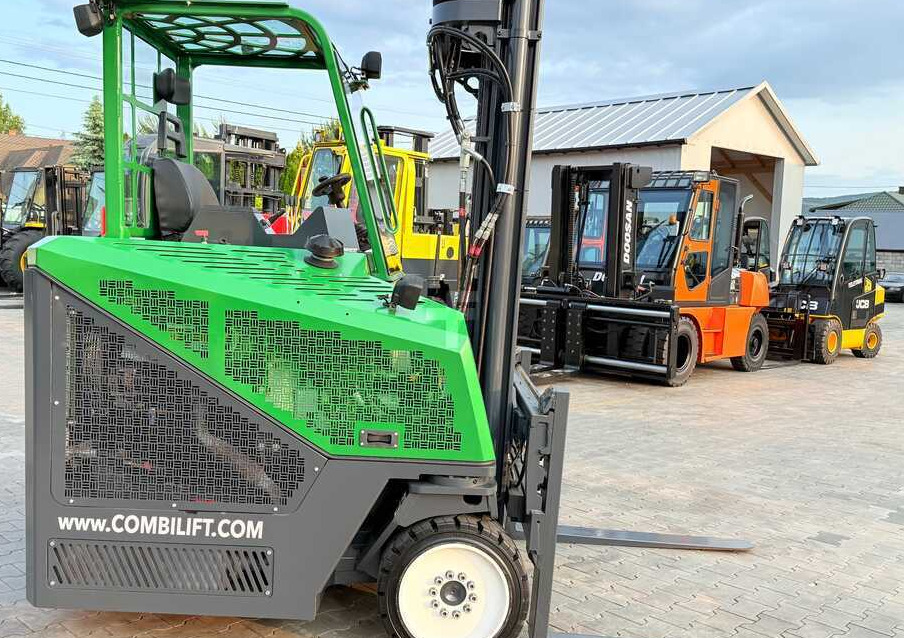 Combilift C4000CB / TRIPLEX - 5200MM / LPG / FREE LIFT / FORK POSITIONER / FORK SIDESHIFT / HEIGHT 2450MM / LIKE NEW - Vierwegstapler: das Bild 5 Combilift C4000CB / TRIPLEX - 5200MM / LPG / FREE LIFT / FORK POSITIONER / FORK SIDESHIFT / HEIGHT 2450MM / LIKE NEW - Vierwegstapler: das Bild 5