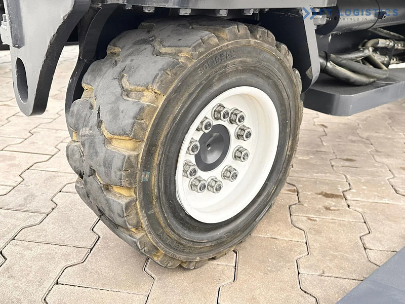 Combilift C4500 / DUPLEX / 4050MM / DIESEL / WIDE POSITIONER / FREE LIFT C4500 / DUPLEX / 4050MM / DIESEL / WIDE POSITIONER / FREE LIFT - Vierwegstapler: das Bild 5 Combilift C4500 / DUPLEX / 4050MM / DIESEL / WIDE POSITIONER / FREE LIFT C4500 / DUPLEX / 4050MM / DIESEL / WIDE POSITIONER / FREE LIFT - Vierwegstapler: das Bild 5