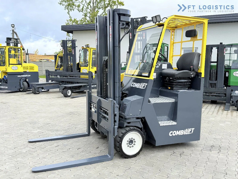 Combilift CB4000 / GAS / TRIPLEX 5200MM / FREE LIFT / FORK POSITIONER / SIDE SHIFT / EXCELLENT CONDITION / Wide range of four-way and side - Vierwegstapler: das Bild 3 Combilift CB4000 / GAS / TRIPLEX 5200MM / FREE LIFT / FORK POSITIONER / SIDE SHIFT / EXCELLENT CONDITION / Wide range of four-way and side - Vierwegstapler: das Bild 3