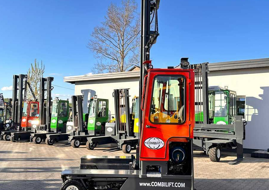 Combilift COMBILIFT C4000 – TRIPLEX 9300 mm – Year 2017 – GAS – FREE LIFT – FORK SIDE SHIFT – CONDITION 5/5 - Vierwegstapler: das Bild 3 Combilift COMBILIFT C4000 – TRIPLEX 9300 mm – Year 2017 – GAS – FREE LIFT – FORK SIDE SHIFT – CONDITION 5/5 - Vierwegstapler: das Bild 3