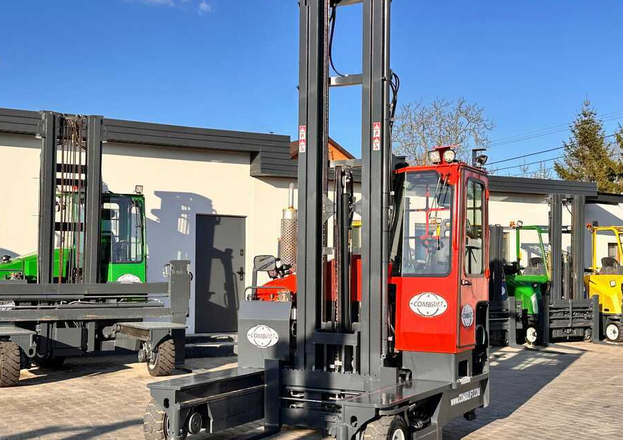 Combilift COMBILIFT C4000 – TRIPLEX 9300 mm – Year 2017 – GAS – FREE LIFT – FORK SIDE SHIFT – CONDITION 5/5 - Vierwegstapler: das Bild 4 Combilift COMBILIFT C4000 – TRIPLEX 9300 mm – Year 2017 – GAS – FREE LIFT – FORK SIDE SHIFT – CONDITION 5/5 - Vierwegstapler: das Bild 4