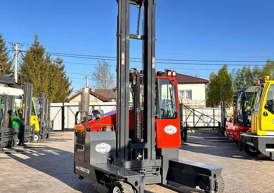 Combilift COMBILIFT C4000 – TRIPLEX 9300 mm – Year 2017 – GAS – FREE LIFT – FORK SIDE SHIFT – CONDITION 5/5 - Vierwegstapler: das Bild 5 Combilift COMBILIFT C4000 – TRIPLEX 9300 mm – Year 2017 – GAS – FREE LIFT – FORK SIDE SHIFT – CONDITION 5/5 - Vierwegstapler: das Bild 5