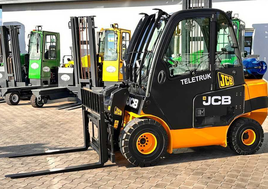 JCB TLT30G / GAS / 4100MM / FULL CABIN / FORK POSITIONER / LIKE NEW - Teleskoplader: das Bild 3 JCB TLT30G / GAS / 4100MM / FULL CABIN / FORK POSITIONER / LIKE NEW - Teleskoplader: das Bild 3