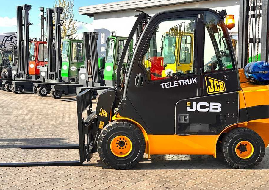JCB TLT30G / GAS / 4100MM / FULL CABIN / FORK POSITIONER / LIKE NEW - Teleskoplader: das Bild 4 JCB TLT30G / GAS / 4100MM / FULL CABIN / FORK POSITIONER / LIKE NEW - Teleskoplader: das Bild 4