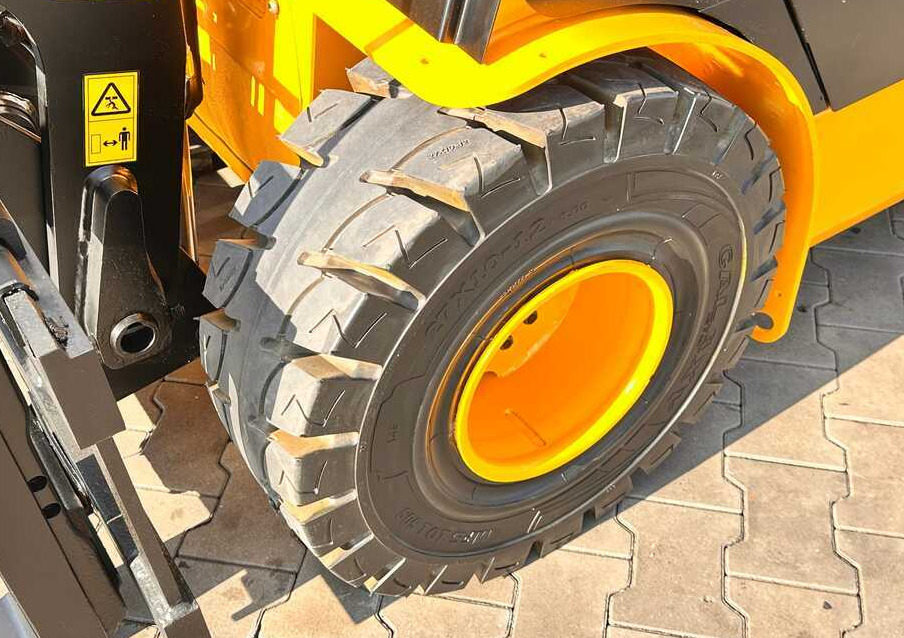 JCB TLT30G / GAS / 4100MM / FULL CABIN / FORK POSITIONER / LIKE NEW - Teleskoplader: das Bild 5 JCB TLT30G / GAS / 4100MM / FULL CABIN / FORK POSITIONER / LIKE NEW - Teleskoplader: das Bild 5