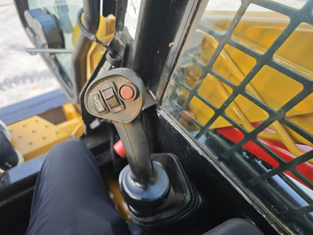 CATERPILLAR 246C - Kompaktlader: das Bild 5 CATERPILLAR 246C - Kompaktlader: das Bild 5